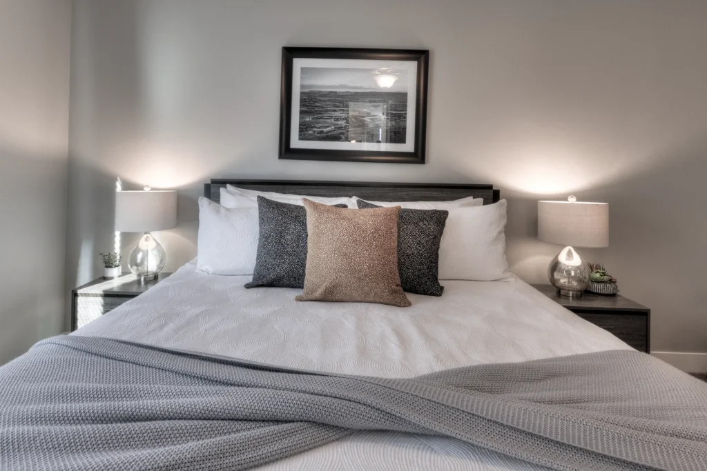 Luxury king bed in Entrada Moab 417 featuring integrated USB and USB-C fast-charging ports and multi-point power outlets on both side of the bed.