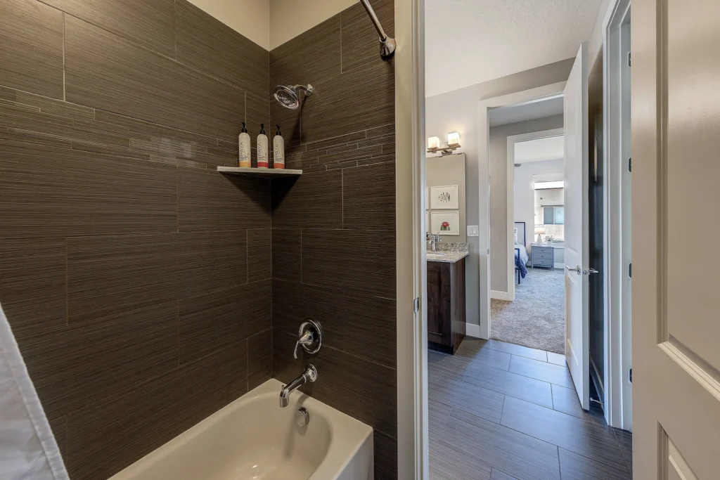 Modern tub and shower combo with Paya botanical toiletries in a Moab rental.