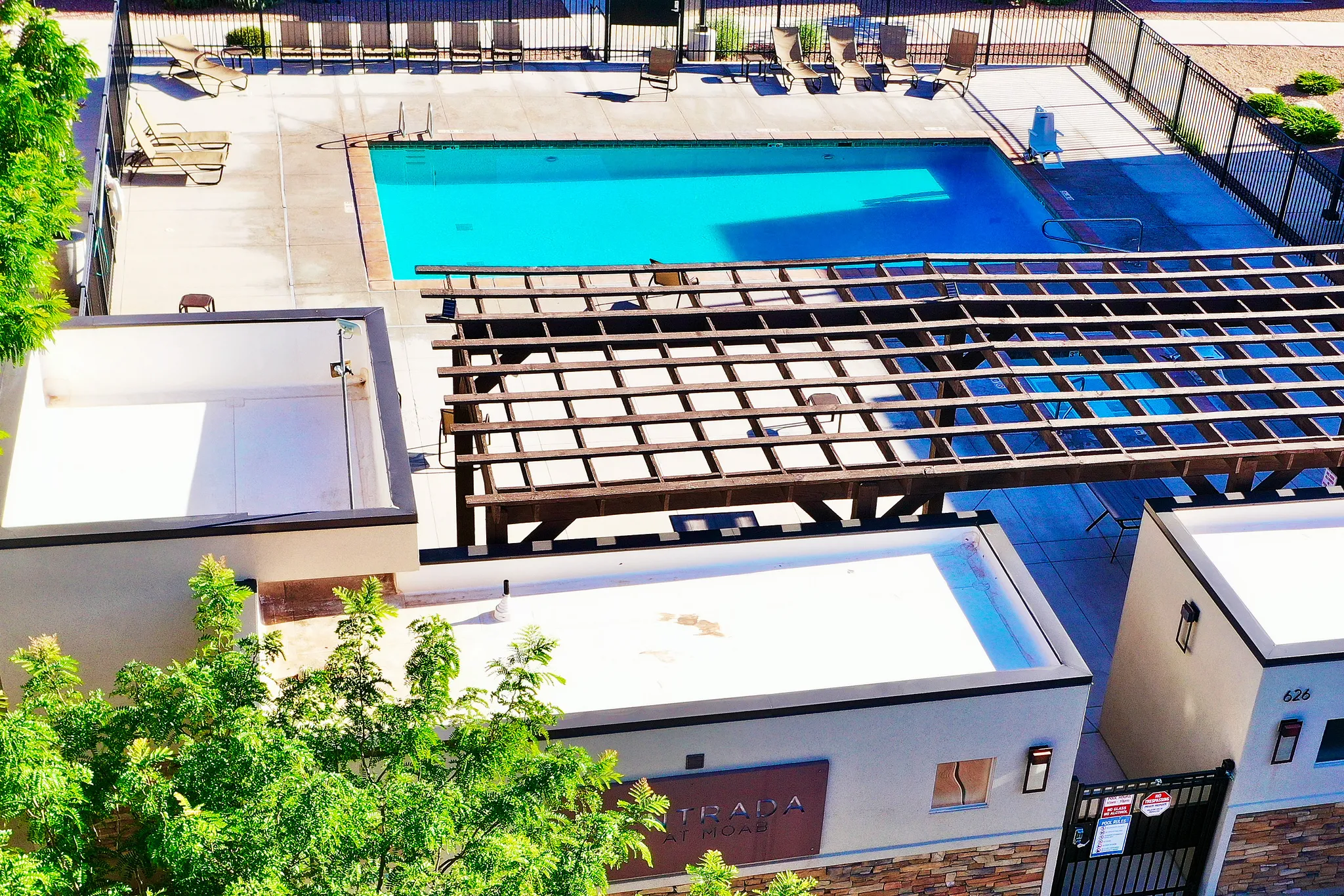 Aerial overhead view of the Entrada Moab pool and hot tub area showing the proximity to the townhomes.